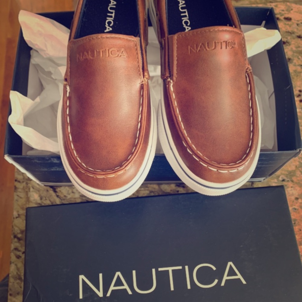 Boys size 1 Nautica loafers